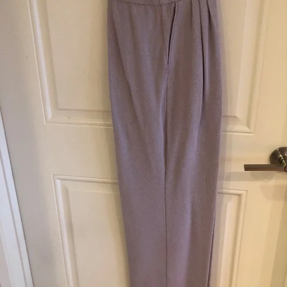 Absolutely gorgeous St. John 3 piece pants suit in light purple - Picture 9 of 12